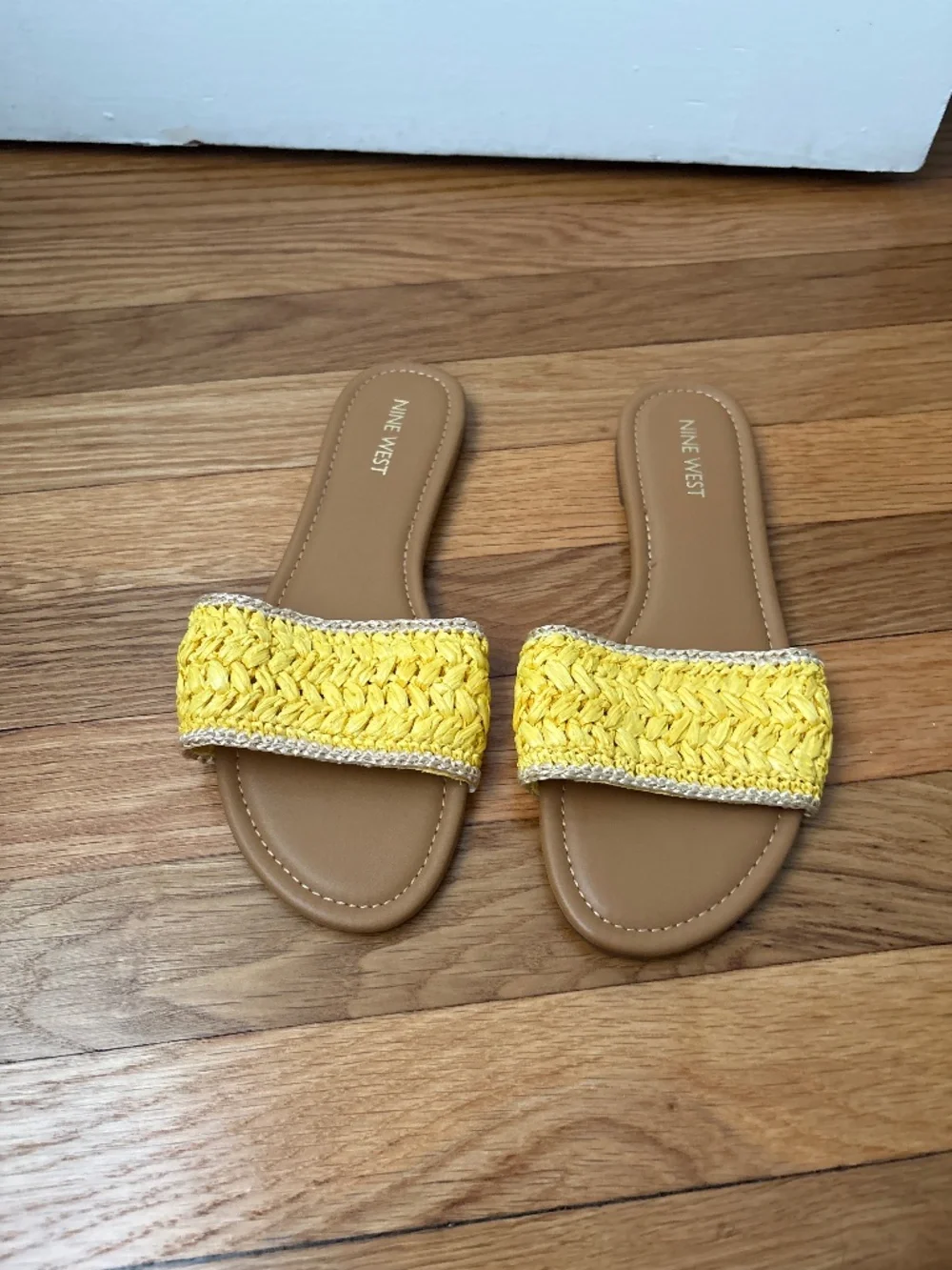 Nine West Women’s 8M Beehiv Slide Flat Sandal, Yellow, NWOB